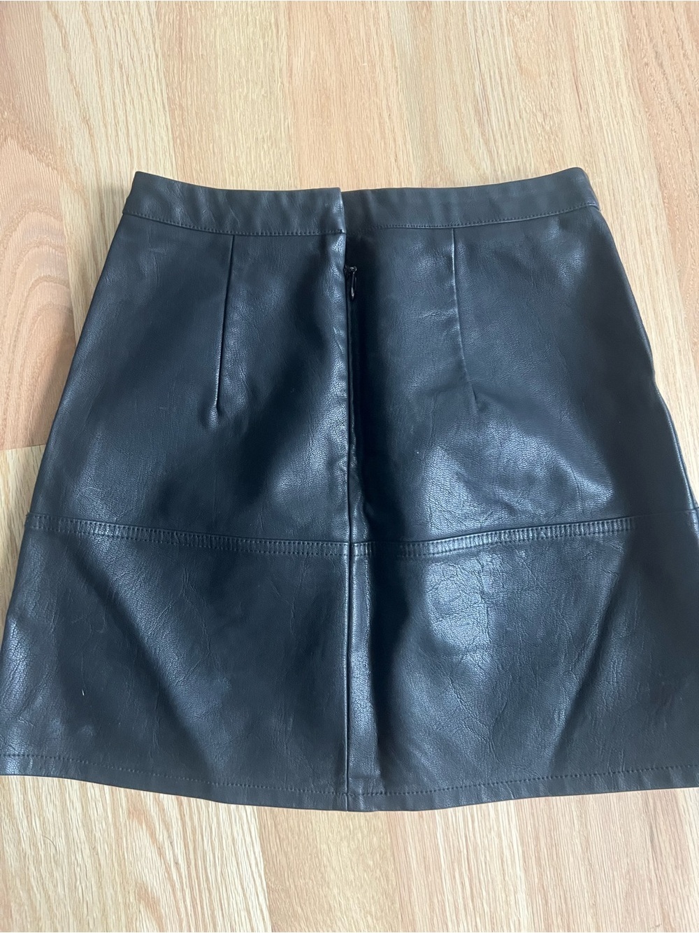 New Look Black Faux Leather Mini Skirt - Picture 2 of 3